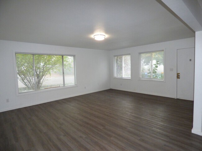 Building Photo - 4772/4776/4782 Sunnyview Rd NE Salem, OR 97305