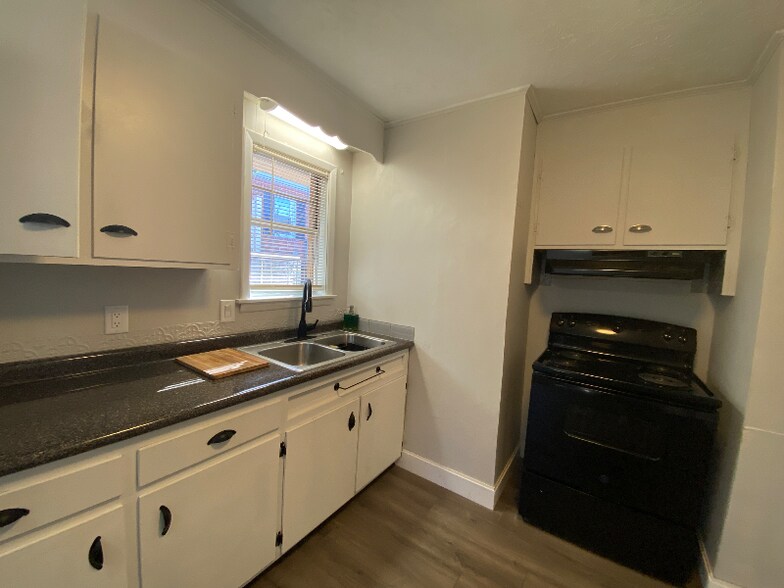 Building Photo - 1829 4th St