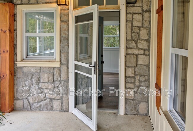 Building Photo - 65 Nason St