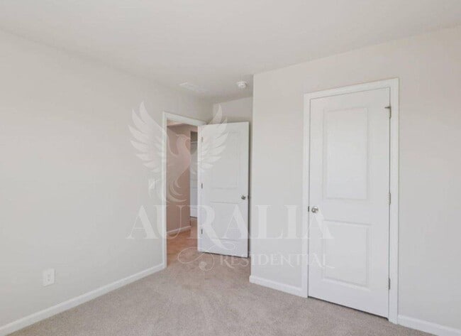 Building Photo - 805 Ottawa Dr