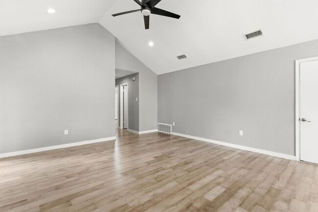 Building Photo - 109 Campfire Cir