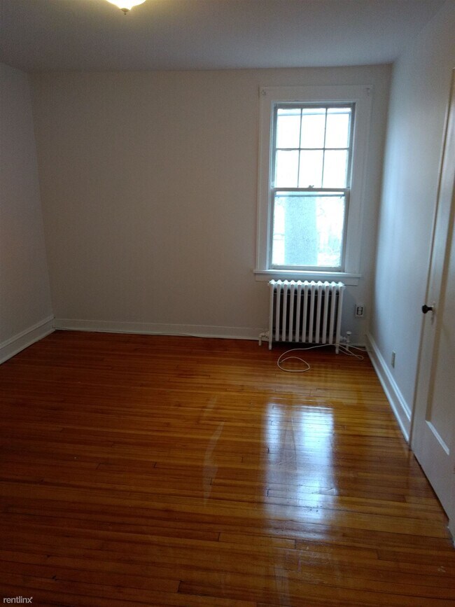 Building Photo - 3 br, 1 bath Duplex - 899 Mercer Street 2