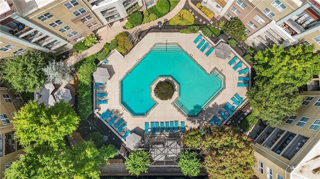 Building Photo - 390 17th St