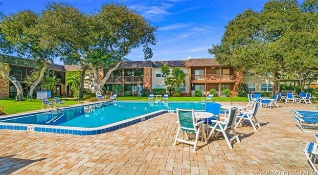 Building Photo - 3800 Saxon Dr