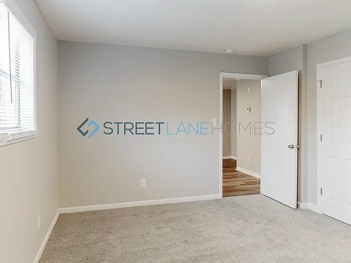 Building Photo - 18 Taylor St