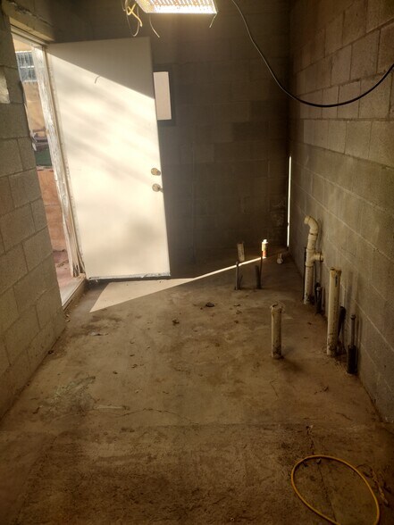 Building Photo - 1204 Coal Ave SE