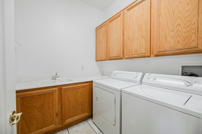 Building Photo - 2716 Thomasville Ave