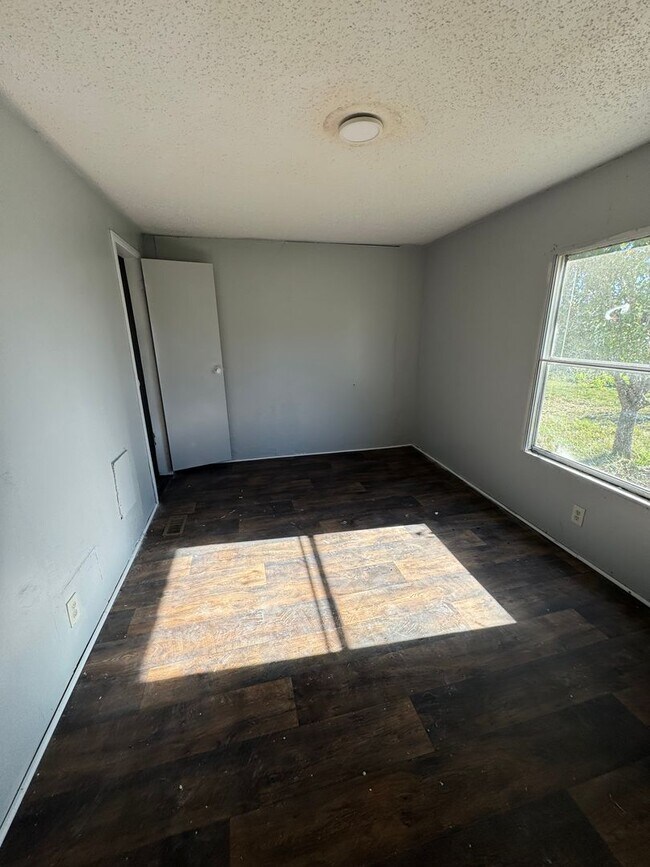 Building Photo - 3 BR 2 Bath 1,280 sq ft singlewide mobile home on 3.09 acres in Lonoke, AR