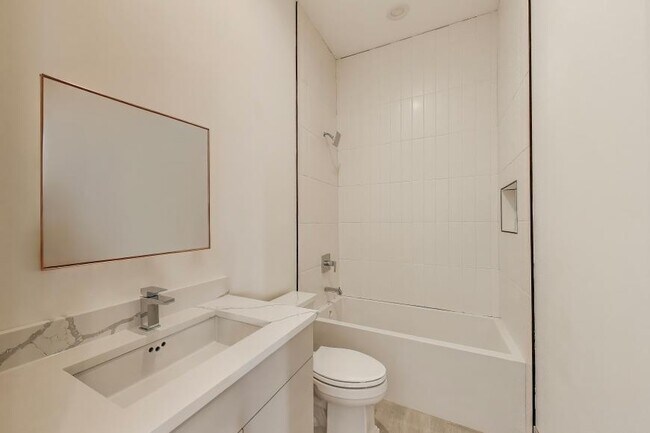 Building Photo - 2 bedroom in Chicago IL 60647