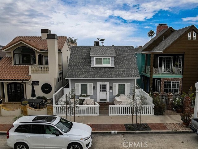 Building Photo - 2128 Miramar Dr