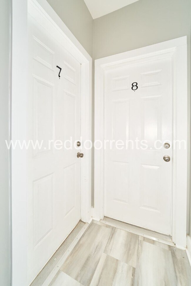 Building Photo - 1329 E Market St