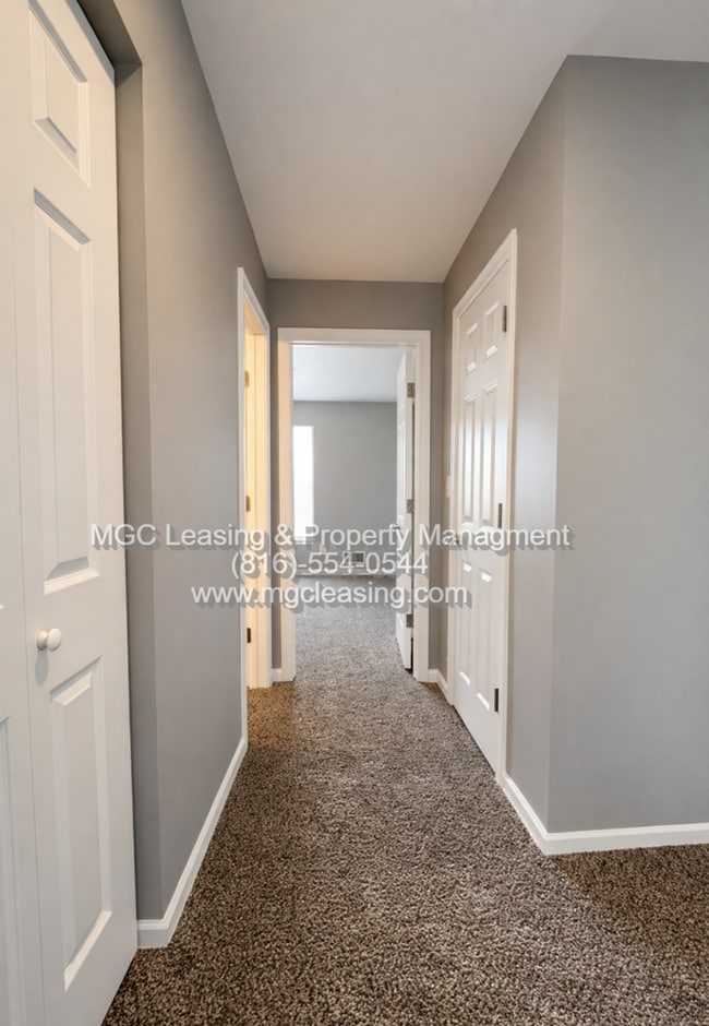 Building Photo - Raytown Duplex Available for Immediate Move-In