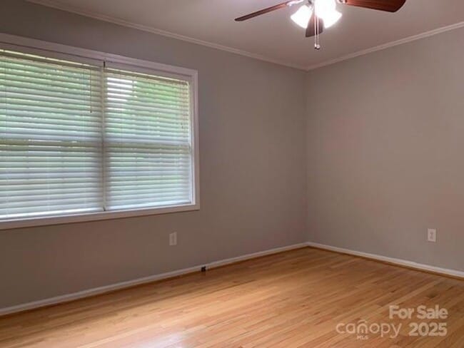 Building Photo - Move-In Ready 3BR/2BA with New Appliances ...