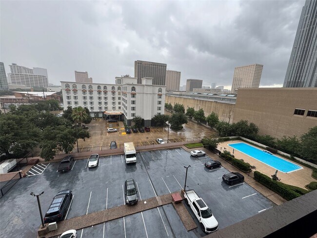 Building Photo - 5150 Hidalgo St