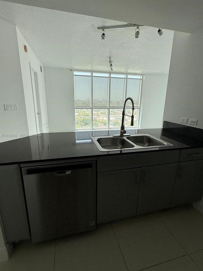 Building Photo - 1871 NW S River Dr