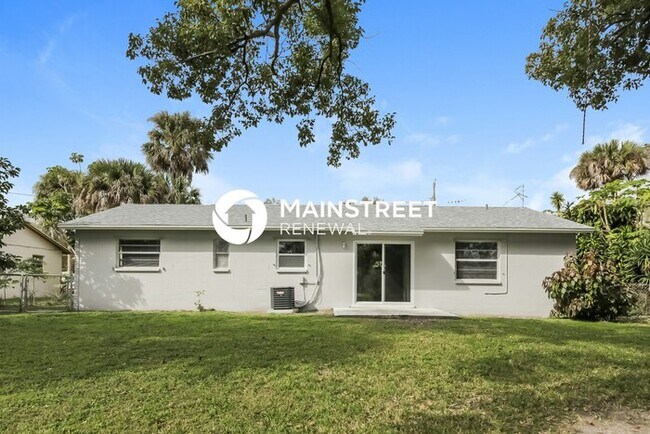 Building Photo - 3 Bedroom Pet-Friendly Home in Melbourne, FL with Main Street Renewal