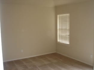 Building Photo - Charming Home - Moore Schools