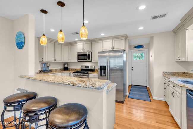 Building Photo - 1003 C St