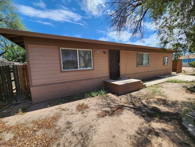 Building Photo - 216 N Casa Grande Ave