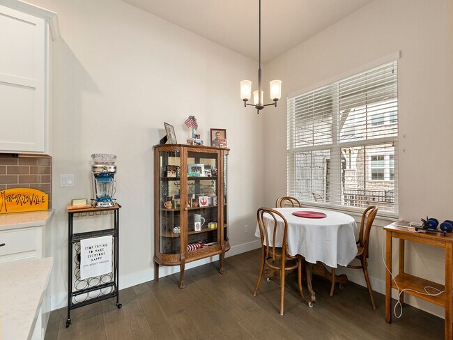 Building Photo - 3-Bedroom 2.5-Bath Townhome Loveland, CO!