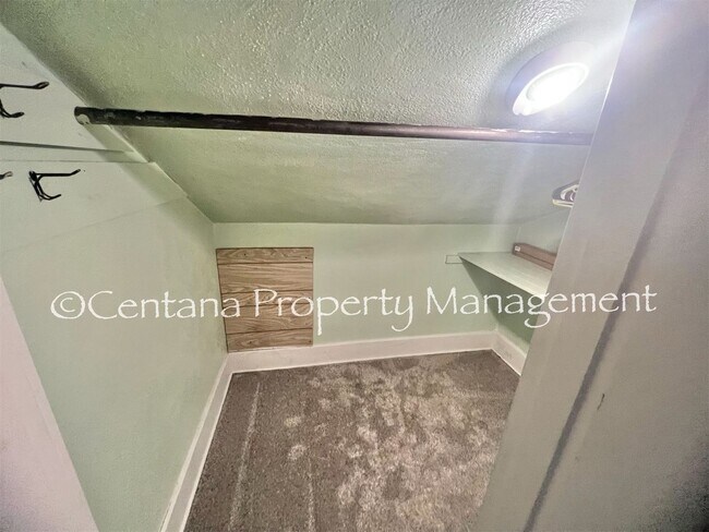 Building Photo - 1320 W Gold St