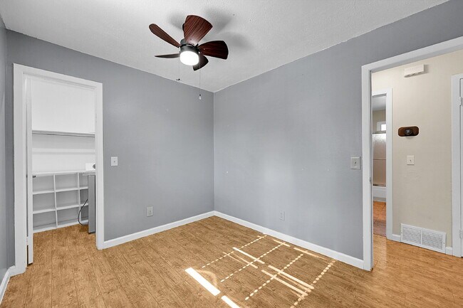 Building Photo - $1,945.00, 4-bed, 2-bath located in Colora...