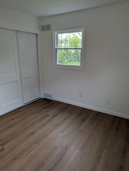 Building Photo - 11811 W Flagg Ave