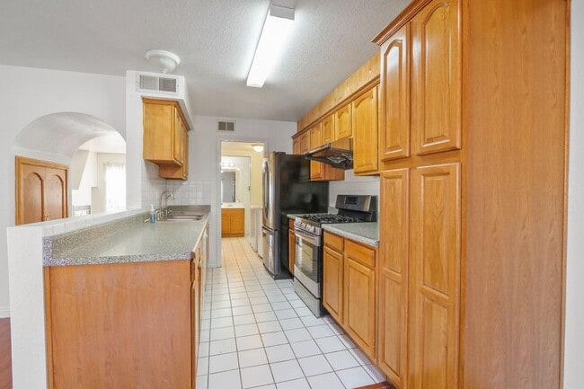Building Photo - 3-Bedroom Home with Private Balcony in Pico Rivera FOR RENT
