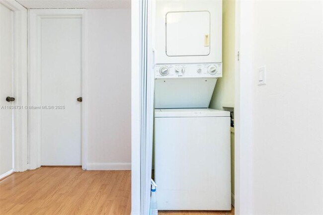 Building Photo - 2 bedroom in Sunny Isles Beach FL 33160