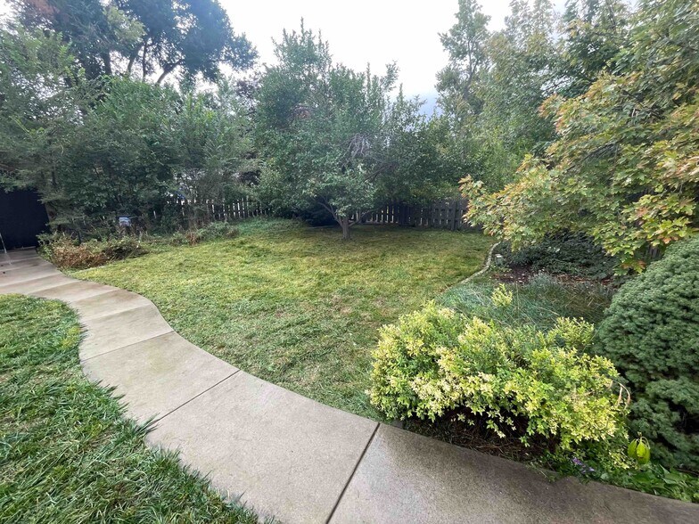 Building Photo - 1991 Glen Garry Dr