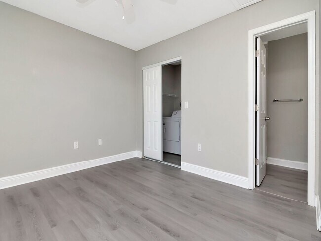 Building Photo - Fully Renovated 3-Bedroom, 2-Bath Rental in Bradenton, FL — $1,895/Month with Pest Control, Trash...