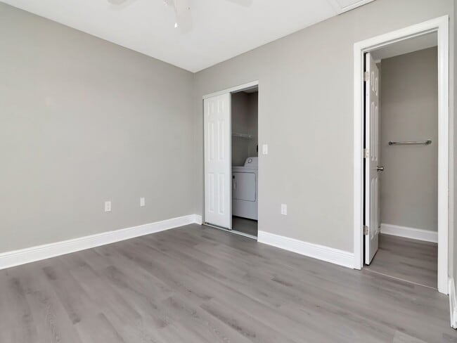 Building Photo - Stunning Fully Renovated 3BR/2BA Unit | Move-In Ready