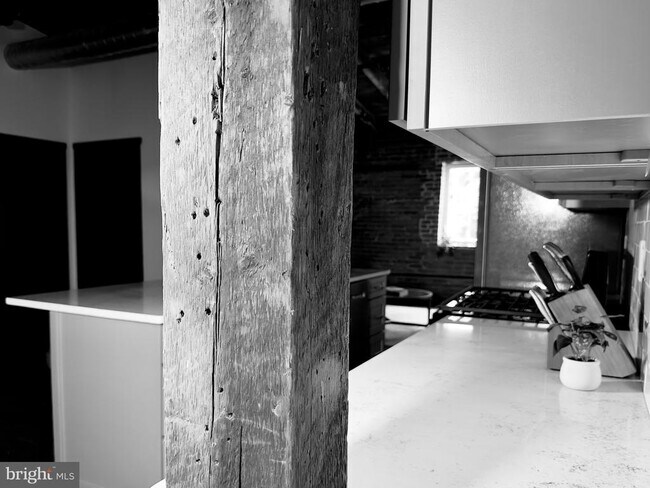 Building Photo - 437 W Grant St