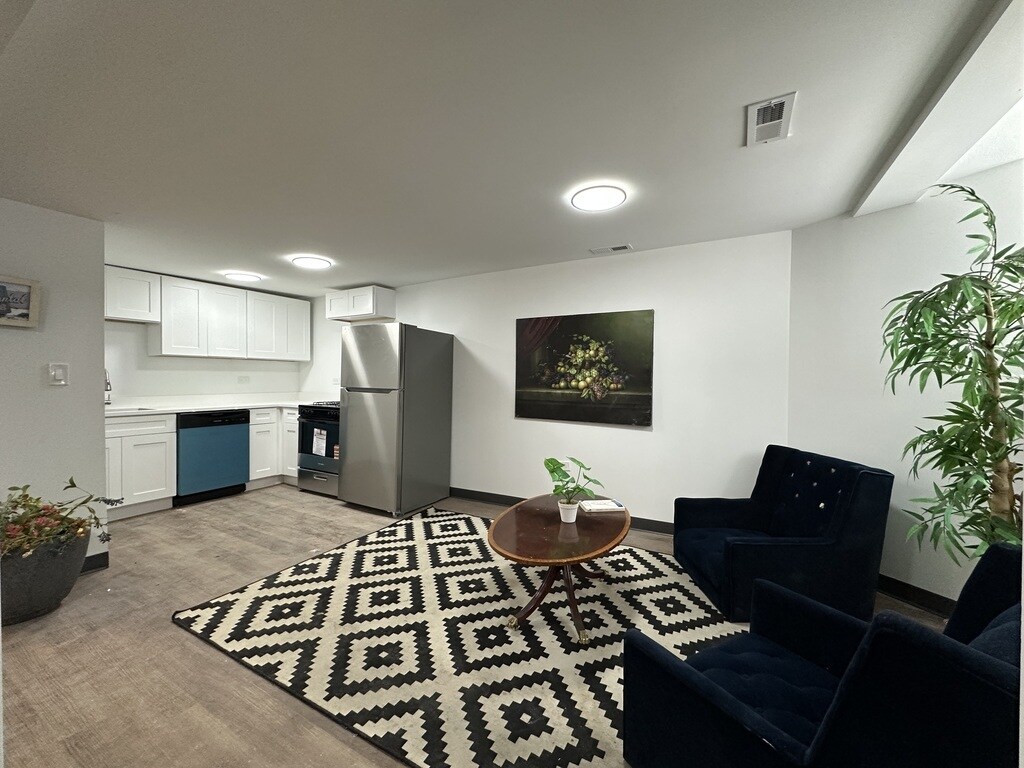 Building Photo - 1626 N Fairfield Ave