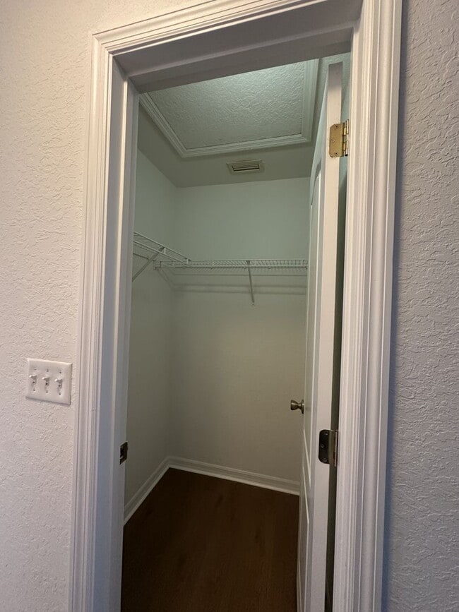 Building Photo - Spacious 4 bed 2 bath, 2 car garage with fenced-in backyard in Poinciana Neighborhood