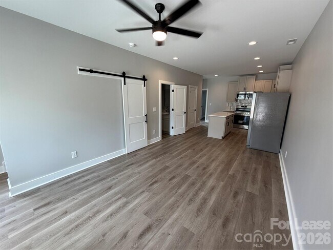 Building Photo - 525 Dellwood Dr