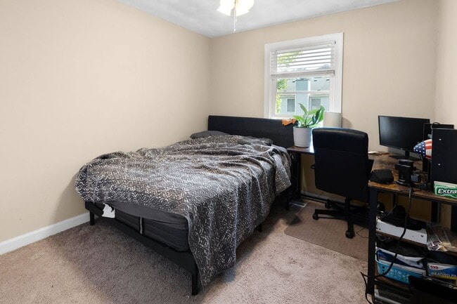 Building Photo - 3 Bed 1.5 Bath Townhouse for Rent in Chesapeake!