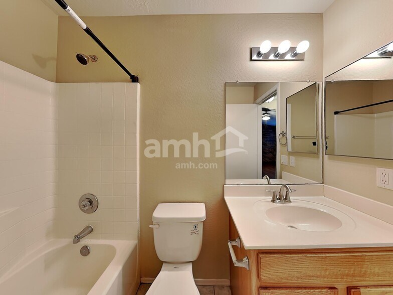 Building Photo - 137 S 110th Pl