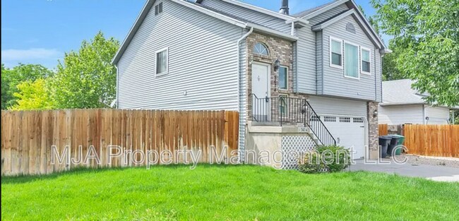 Building Photo - 5674 Magic Isle Ln
