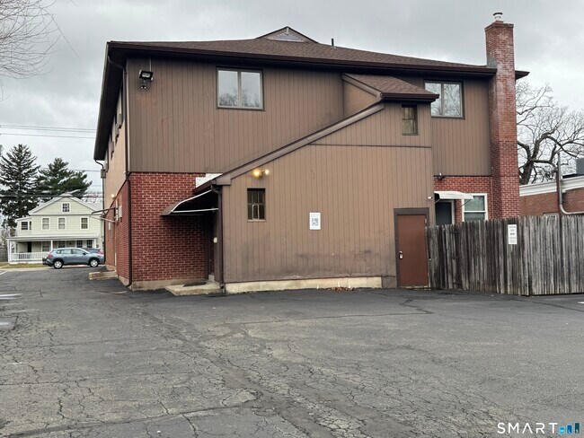 Building Photo - 143 Main St