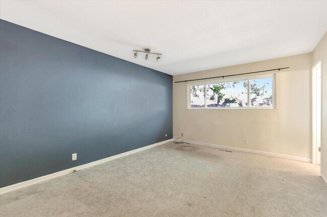Building Photo - 40307 San Sebastian Pl