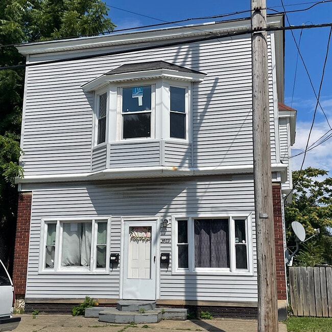 Primary Photo - 3469 W 45th St