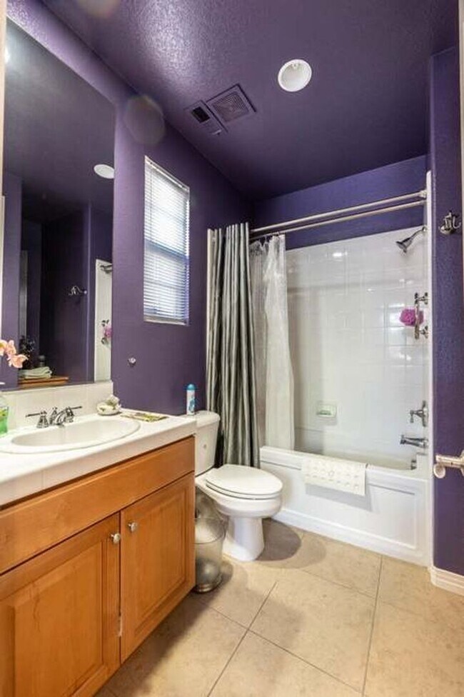 Building Photo - 73447 Travers St