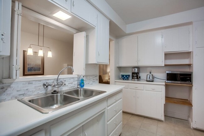 Building Photo - 350 Gravilla St