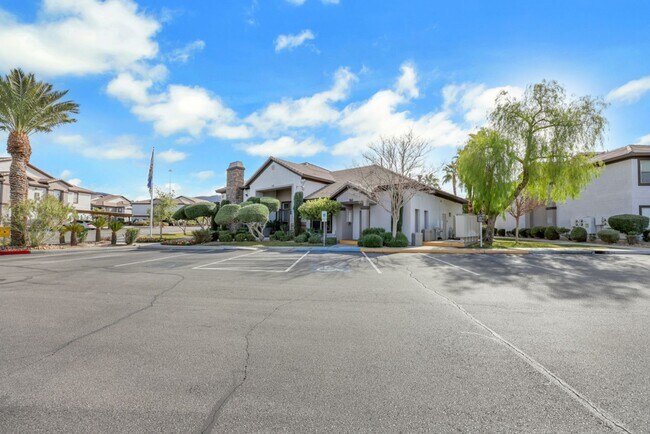 Building Photo - Bright Ground-Floor Condo in Gated Traverse Point with Pool & Spa Amenities