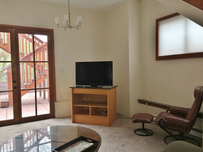 Building Photo - Fully Furnished 2 plus den Glenwood Spring...