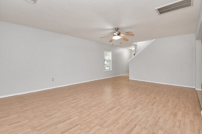 Building Photo - 3919 Rolling Springs Ln