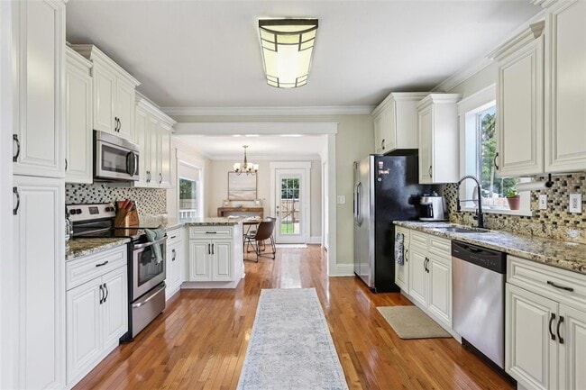 Building Photo - 712 E Caracas St