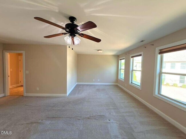 Building Photo - 305 Alamosa Pl