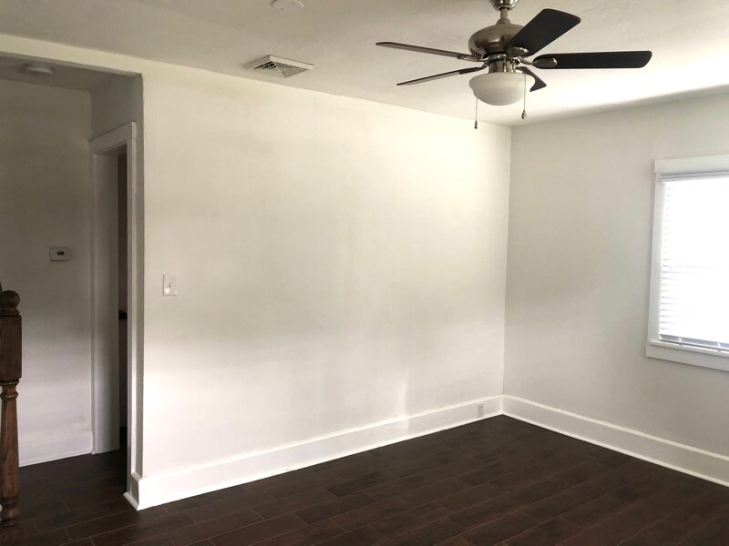 Building Photo - 1206 E Main St